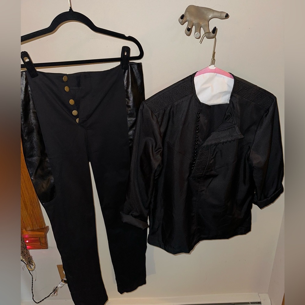 Costume Geralt The Witcher Men Sm. Black Button-Up Top and Pants Set + Necklace